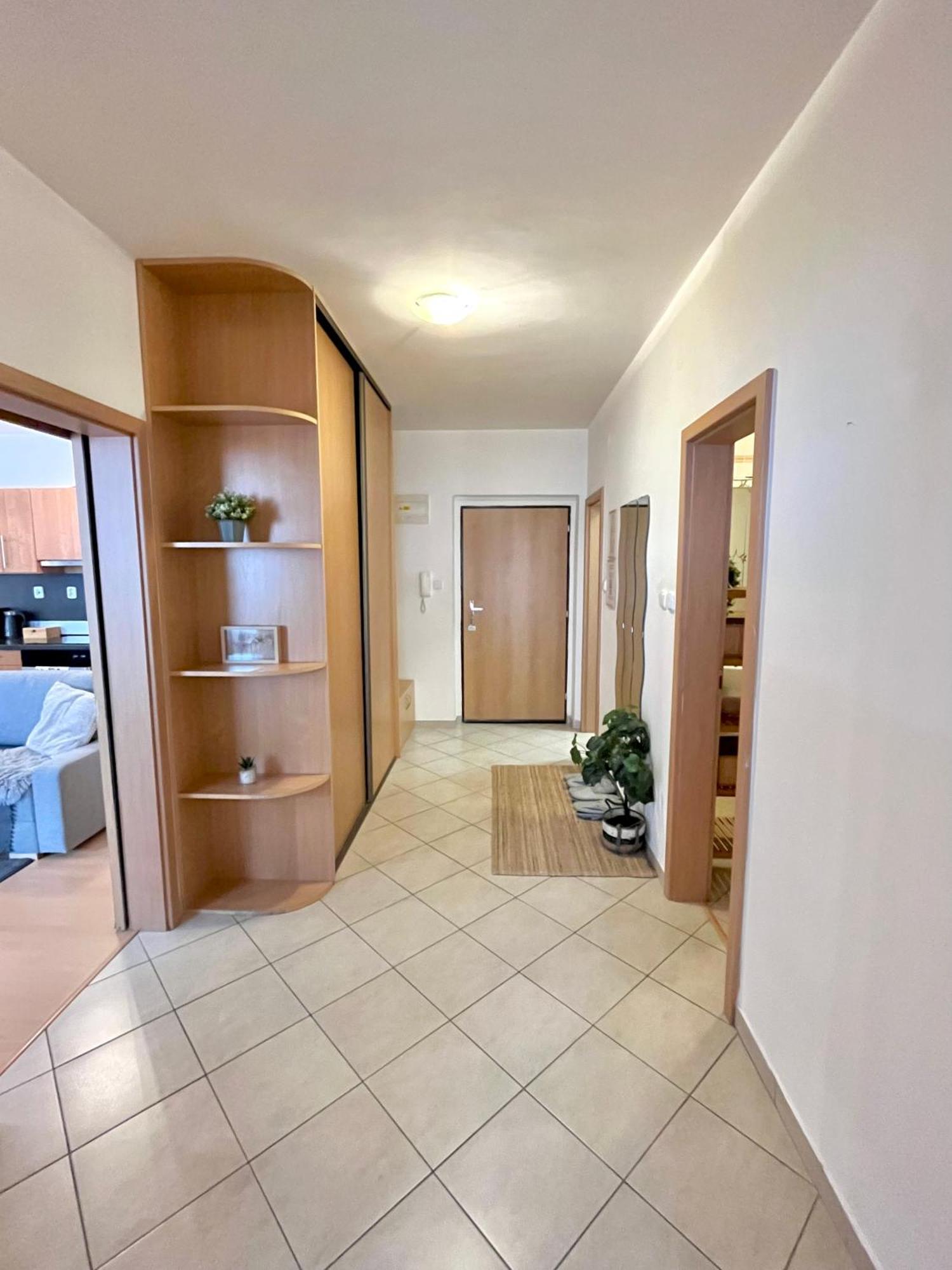 Apartment Tina - Old Town, Ac, Free Private Parking Bratislava Exterior foto