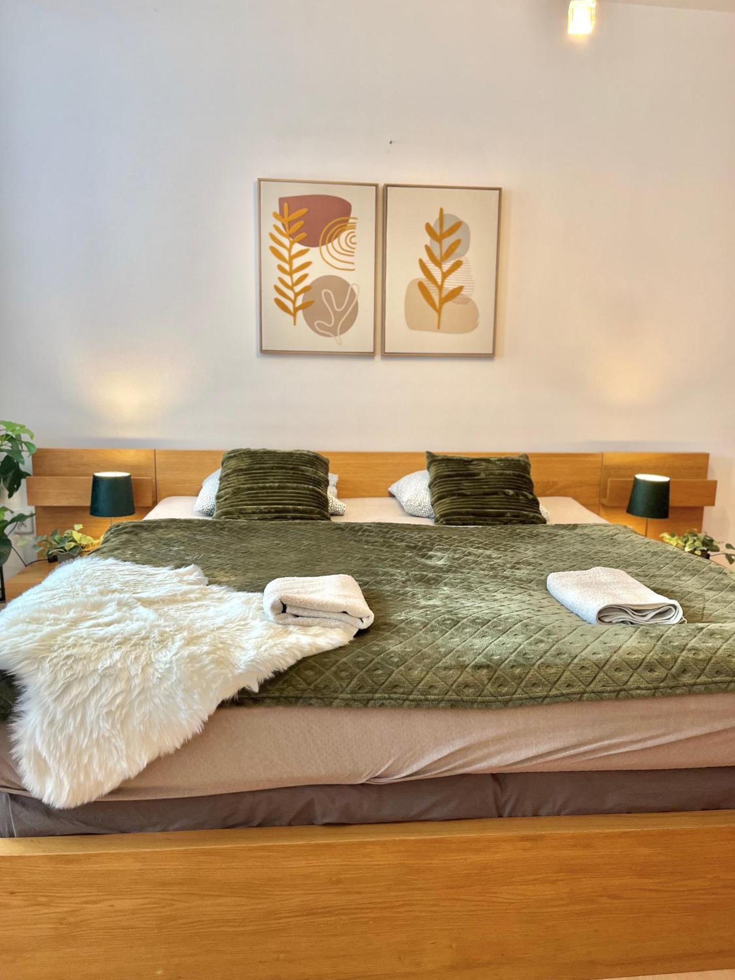 Apartment Tina - Old Town, Ac, Free Private Parking Bratislava Exterior foto
