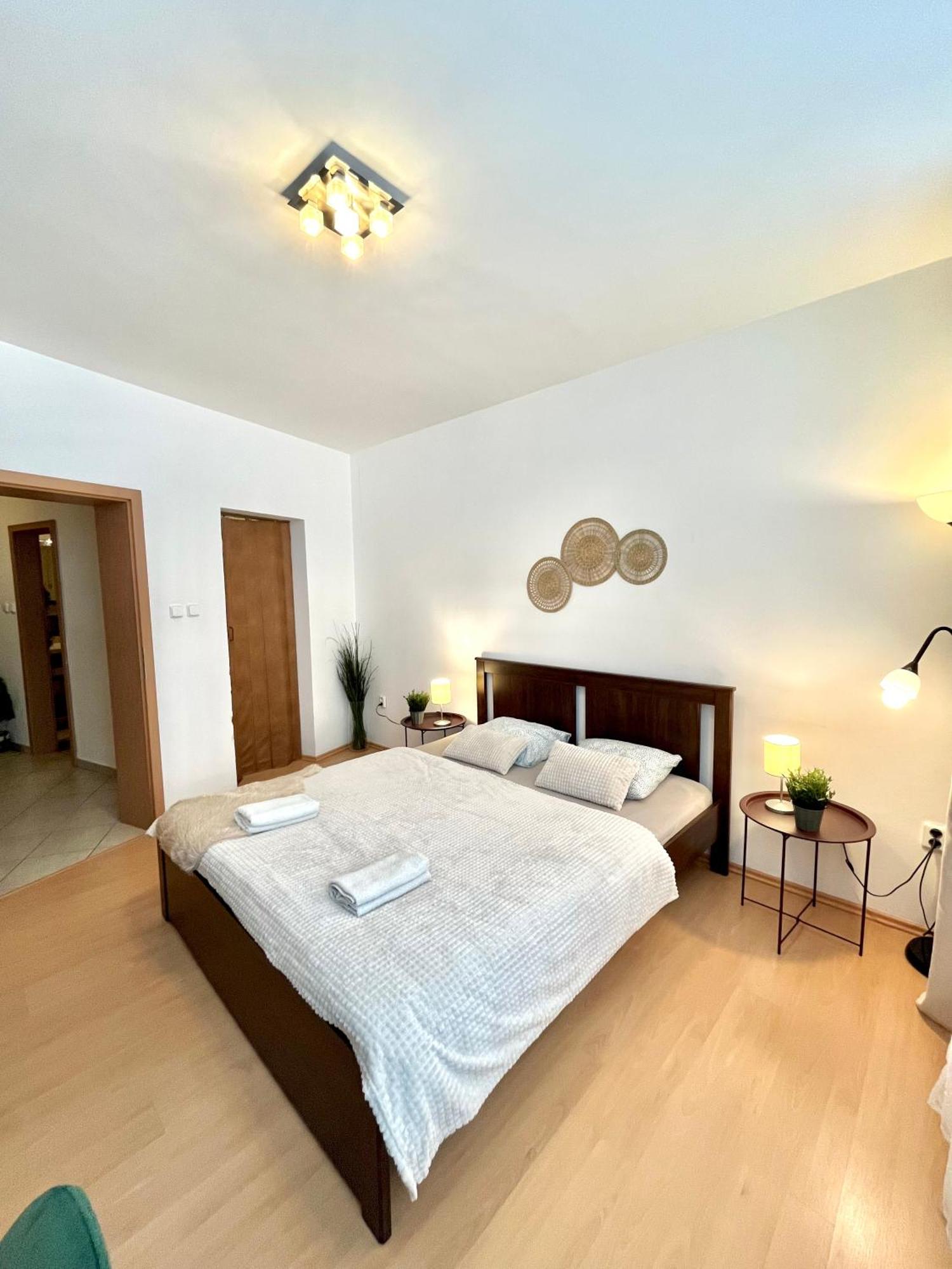 Apartment Tina - Old Town, Free Private Parking Bratislava Exterior foto