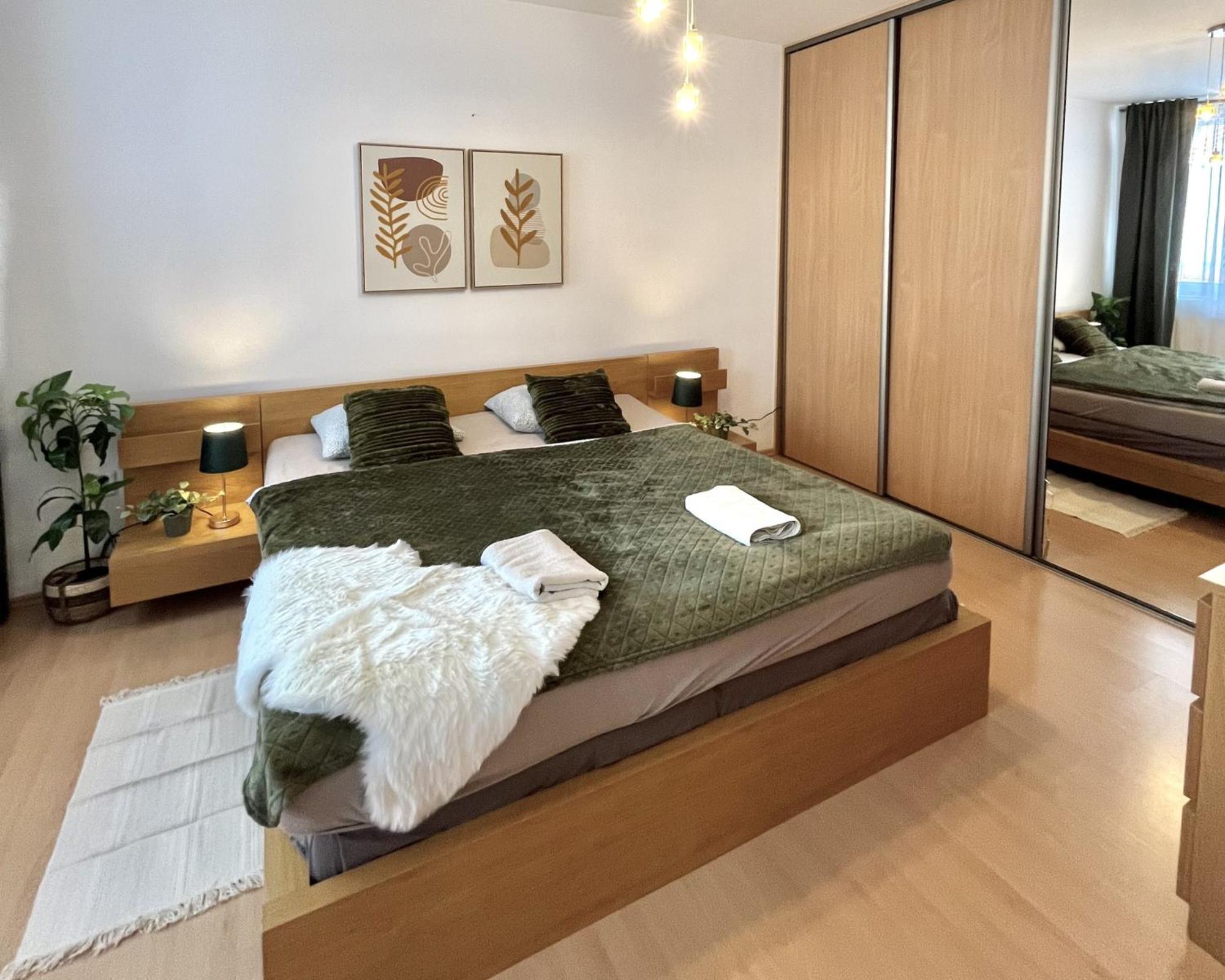 Apartment Tina - Old Town, Ac, Free Private Parking Bratislava Exterior foto