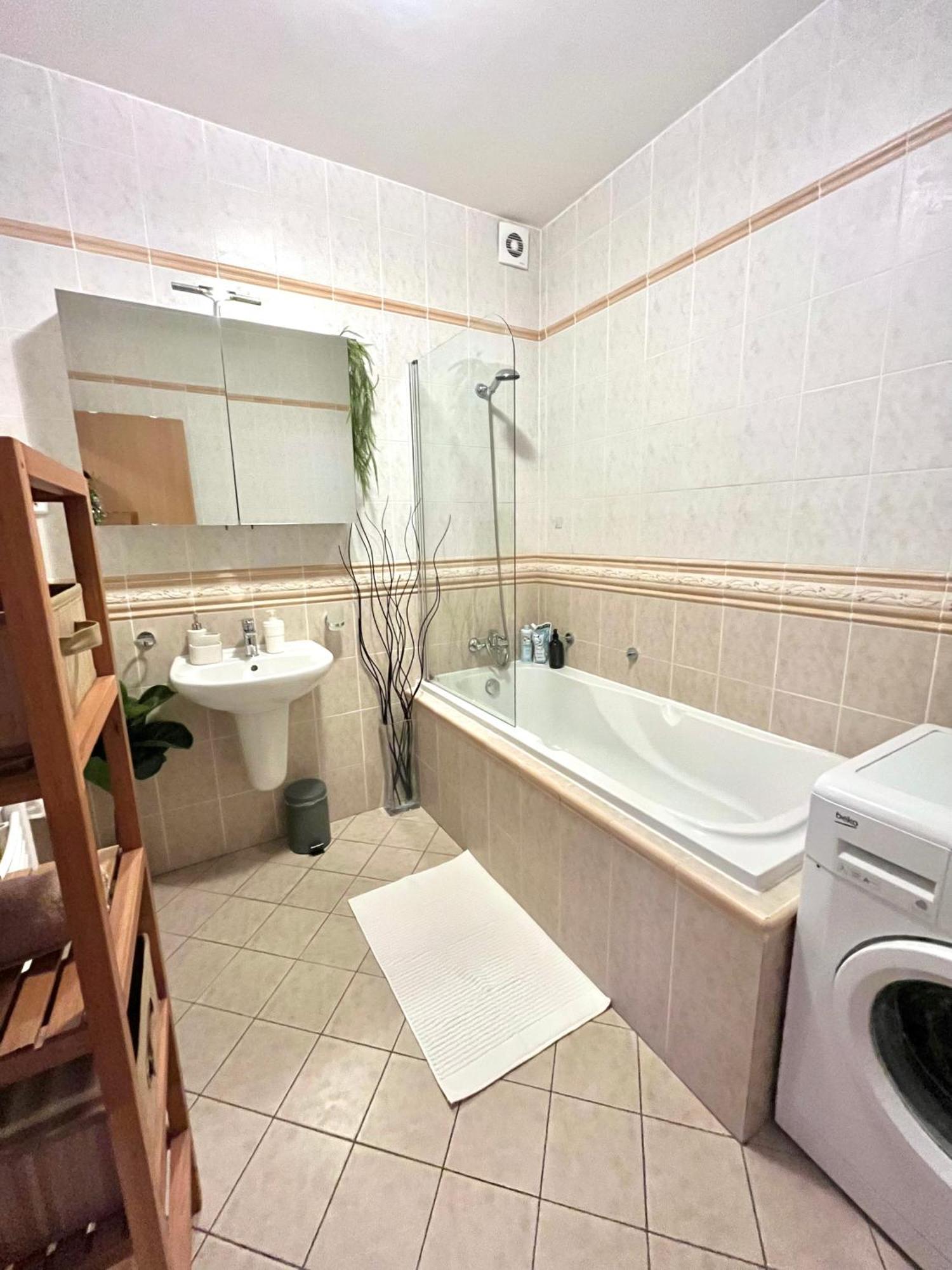 Apartment Tina - Old Town, Ac, Free Private Parking Bratislava Exterior foto
